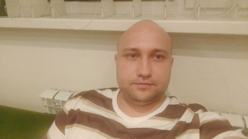 Одинокий парень ищет двух девушек для хорошего время провождения ЖМЖ – Фото 1