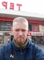 Військовий у пошуках приємної зустрічі. – Фото 1