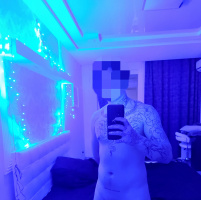 Шикарный парень готов уделить время приятной леди   – Фото 1