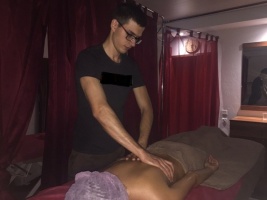 Эротический массаж (возможный секс) – Фото 1