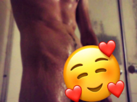 Хочешь сесть на большой и толстый член? – Фото 1