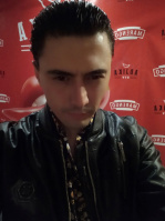 Симпатичний брюнет  – Фото 1