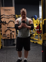 Привет всем парень 20 лет ищет женщину по старше или пару  – Фото 1