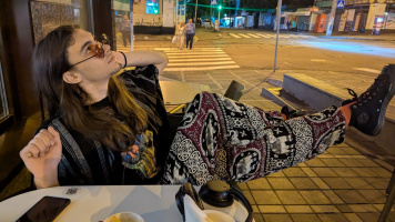 Молодий сабмісивний довговолосий хлопець – Фото 2