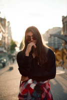 Молодий сабмісивний довговолосий хлопець – Фото 1