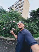 Привіт, тут є живі, чи тільки послуги? – Фото 1