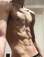 Молодий хлопець шукає новий сексуальний єкспірієнс – Фото 1