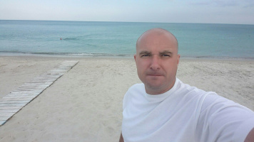 Одну женщину, на постоянной основе – Фото 1