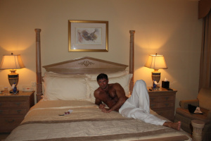 192\100\18 спортивный, одинокий мужчина приглашает стройную  в гости  – Фото 1