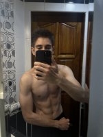 Молодой парень в поиске предложений – Фото 2