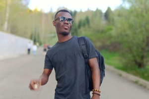 Темнокожий парень приїхав на навчаня в Київ  – Фото 1