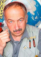 Ловелас старой закалки и дамский угодник. – Фото 1