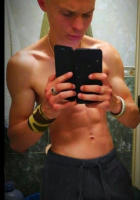 Ищу юную, воспитанную, ухоженную девушку, возраст не имеет значения. – Фото 1