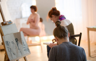 Ищу девушку нудистку для рисования с натуры – Фото 1