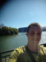 Високій мужчина с небольшим пузіком  – Фото 1