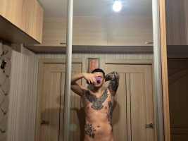 молодой парень в поисках партнерши/партнеров – Фото 1