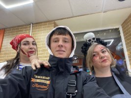 Молодой парень хочет переспать с женщиной постарше) – Фото 1