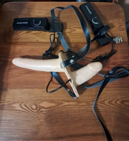 Пара и парень  – Фото 1