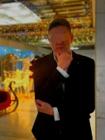 Молодой парень с большим и толстым – Фото 1