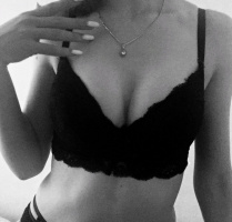 Девушка ищет подружку  – Фото 1