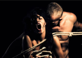 Дівчину з темними фантазіями – Фото 1